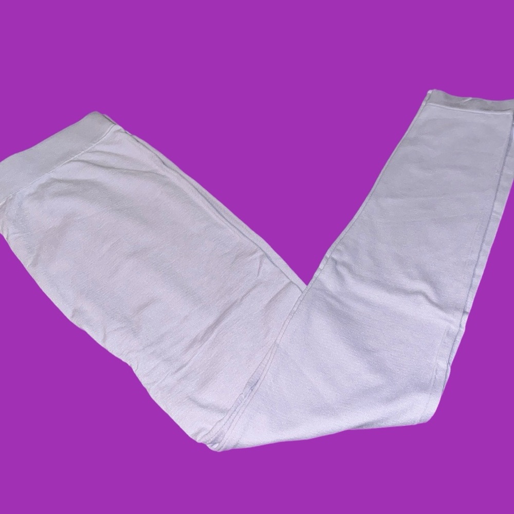 NWOT Itzon Lilac Lightweight Capri Leggings - One Size (0-8)